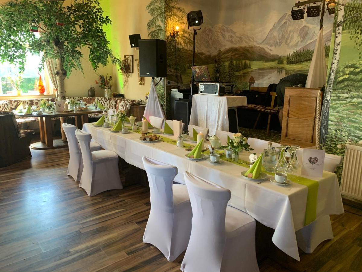 Hotel Alpenhof Markneukirchen Buitenkant foto