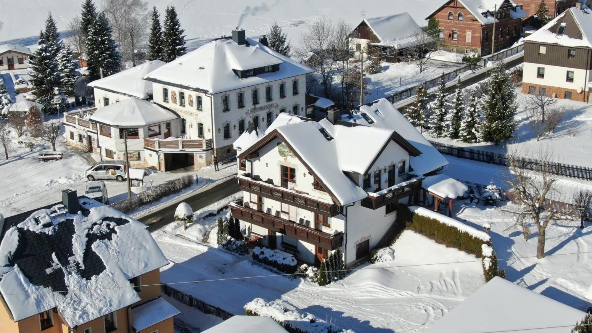 Hotel Alpenhof Markneukirchen Buitenkant foto