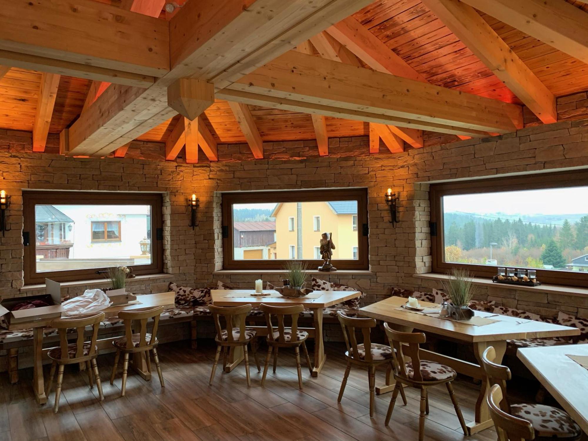 Hotel Alpenhof Markneukirchen Buitenkant foto