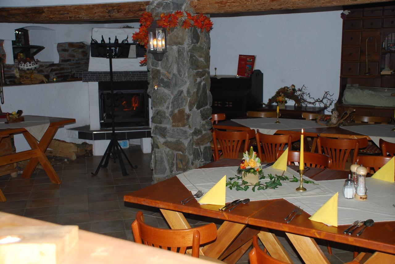 Hotel Alpenhof Markneukirchen Buitenkant foto
