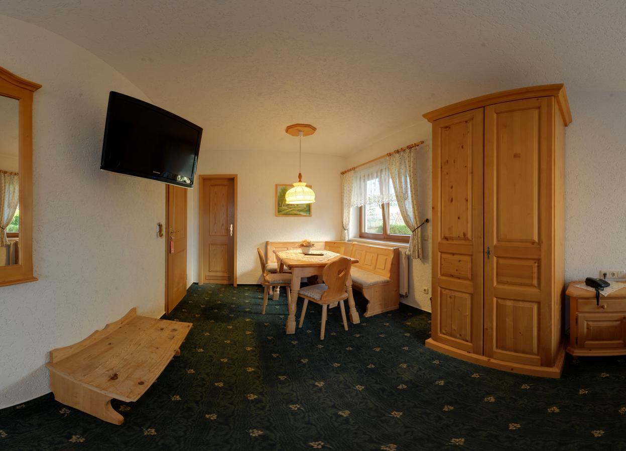 Hotel Alpenhof Markneukirchen Buitenkant foto