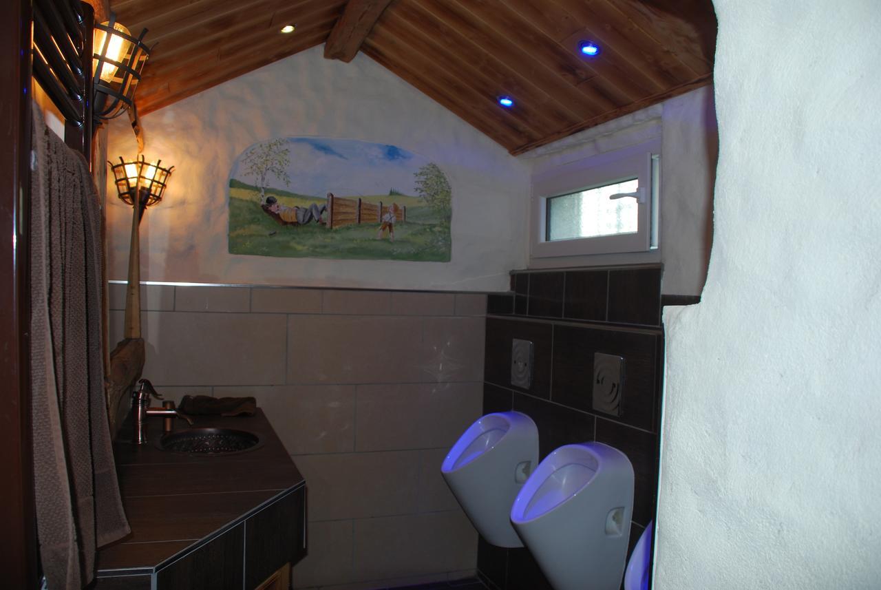 Hotel Alpenhof Markneukirchen Buitenkant foto