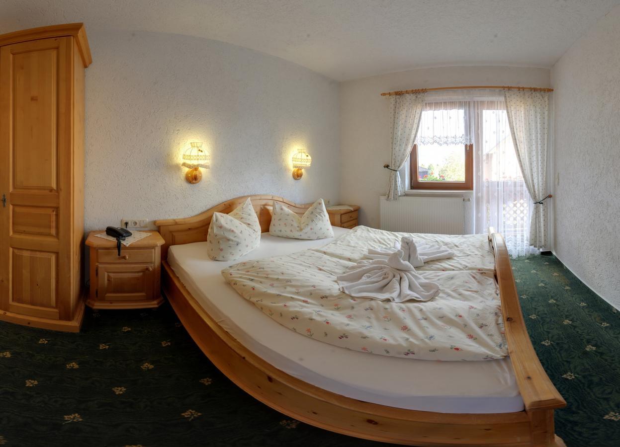 Hotel Alpenhof Markneukirchen Buitenkant foto